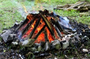Lagerfeuer Robert Babiak pixelio.de