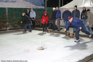 Mit viel Schwung  @Eisbahn Lankwitz