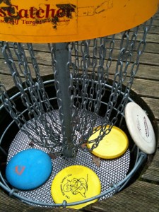 Fangkorb mit Frisbees @discgolf.de