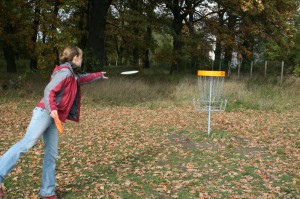 Frisbee Golf mit Fangkorb  @discgolf.de