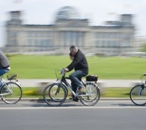 BoB_-_Radtour_vorbei_am_Reichstagsgebaude_10x15cm,300dpi,_Bildnachweis_Berlin_on_Bike